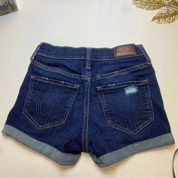 Curvy Ultra High-Rise Ripped White Denim Mom Shorts hollister - Picture 5 of 11